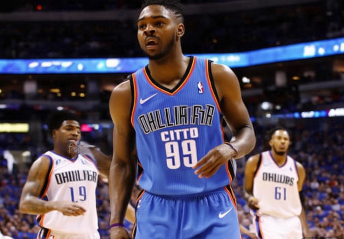 亚历山大率雷霆队血洗达拉斯独行侠，欧文低迷，安东尼·戴维斯垃圾时间刷分引嘘声